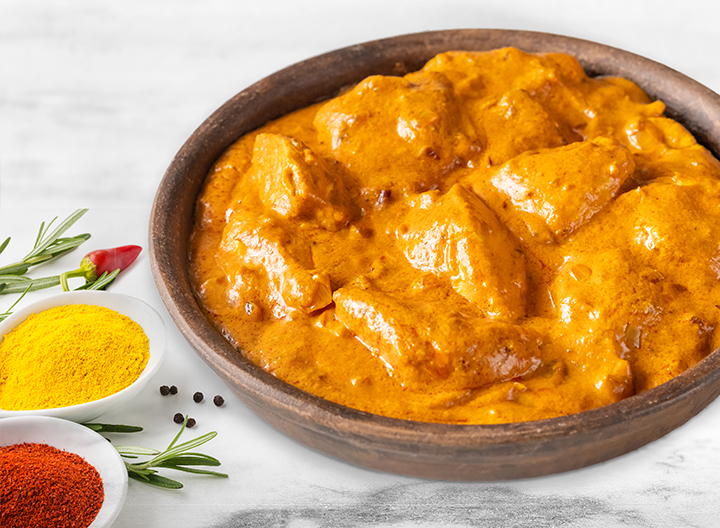 Dados de Pechuga de Pollo en Salsa Cremosa de Curry y Zanahoria